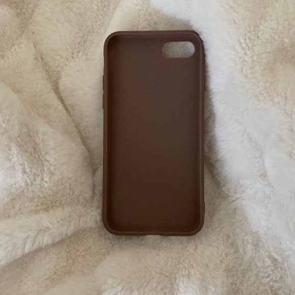 Silicon brown iPhone 7/8 case from Yesstyle - Picture 2 of 3